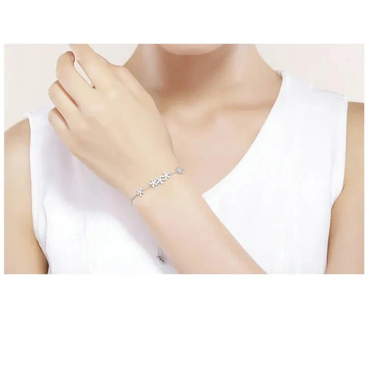 SHE JOY Luminous Daisy Flower Bracelets